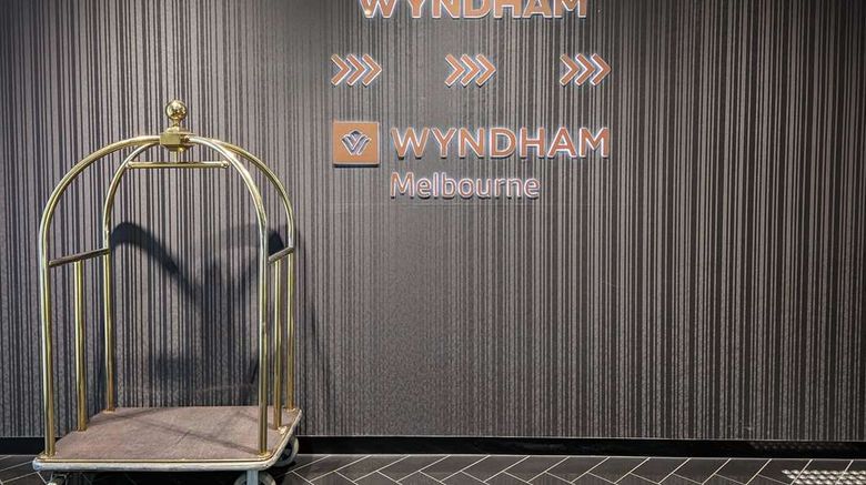 <b>Wyndham Hotel Melbourne Lobby</b>. Images powered by <a href="https://iceportal.shijigroup.com/" title="IcePortal" target="_blank">IcePortal</a>.