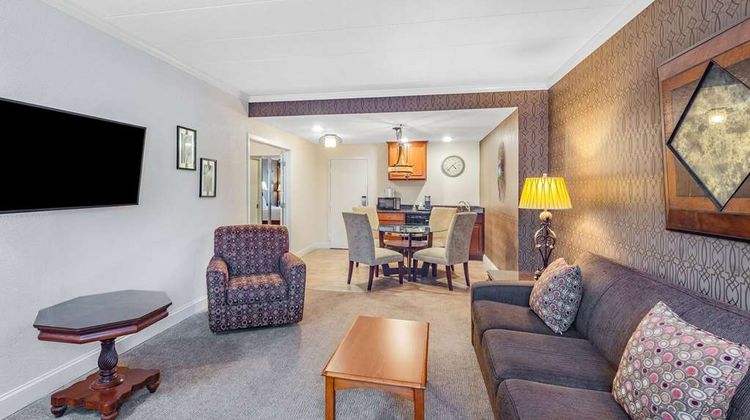 Wyndham Garden York Suite