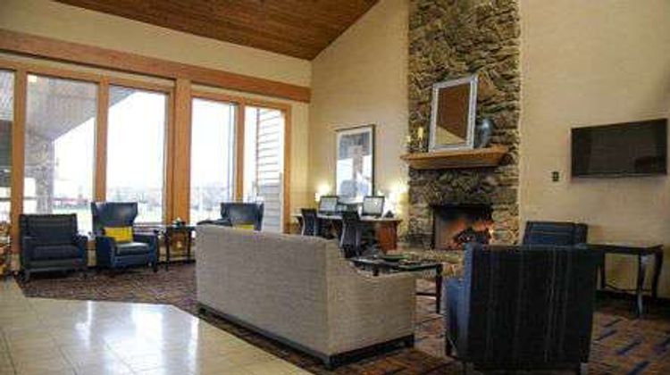 Wyndham Garden Fort Wayne Lobby
