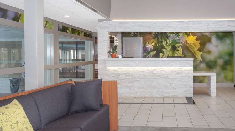 Wyndham Garden Fort Wayne Lobby