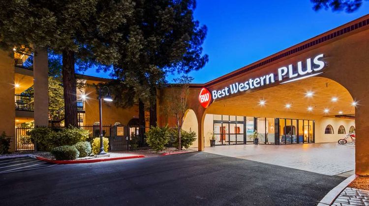 Best Western Plus Heritage Inn Exterior