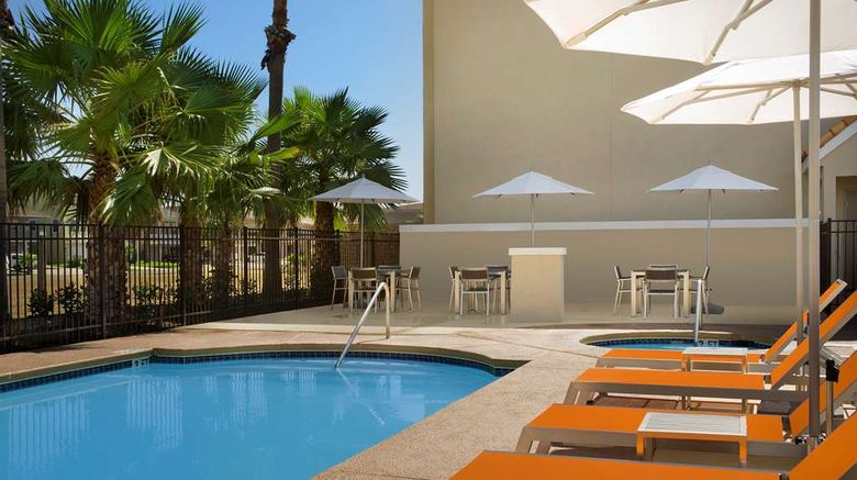 <b>Best Western Beachside Inn Pool</b>. Images powered by <a href="https://iceportal.shijigroup.com/" title="IcePortal" target="_blank">IcePortal</a>.