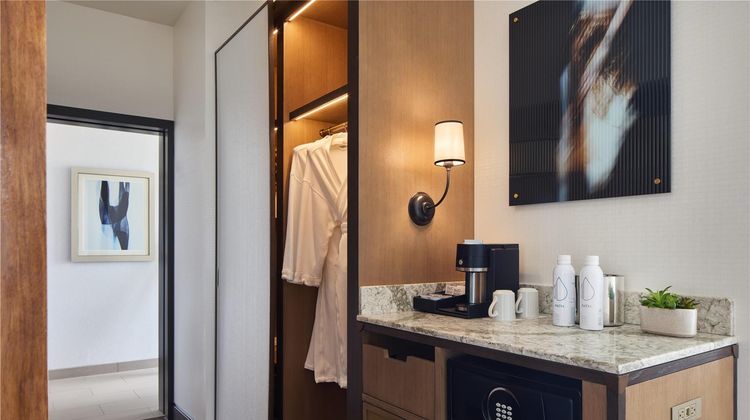 Hyatt Regency Tysons Corner Center Suite