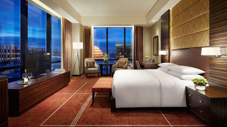 <b>Hyatt Regency Manila, City of Dreams Suite</b>. Images powered by <a href="https://iceportal.shijigroup.com/" title="IcePortal" target="_blank">IcePortal</a>.
