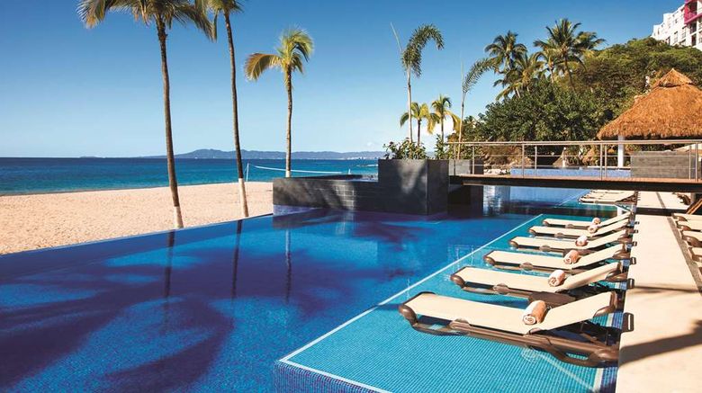 <b>Hyatt Ziva Puerto Vallarta Pool</b>. Images powered by <a href="https://iceportal.shijigroup.com/" title="IcePortal" target="_blank">IcePortal</a>.