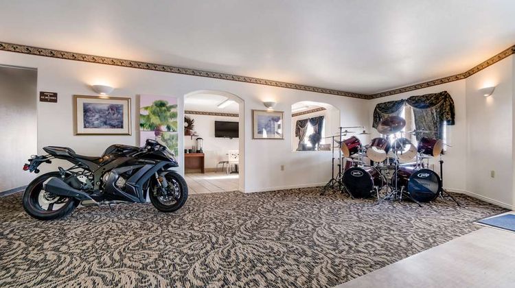Americas Best Value Inn Green River Lobby