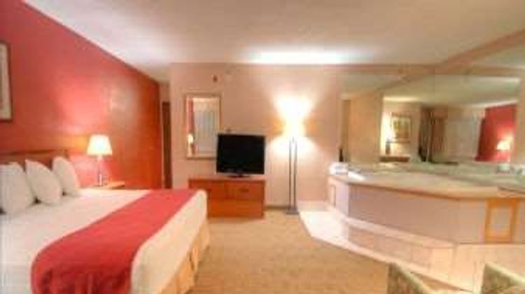 Baymont Inn & Suites Springfield South Suite