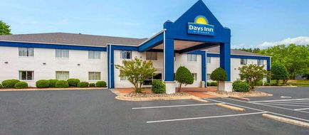 Days Inn & Suites Siler City Exterior