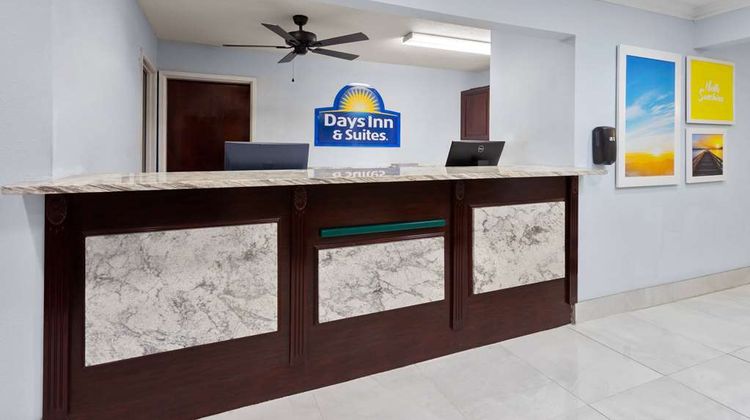 Days Inn & Suites Siler City Lobby