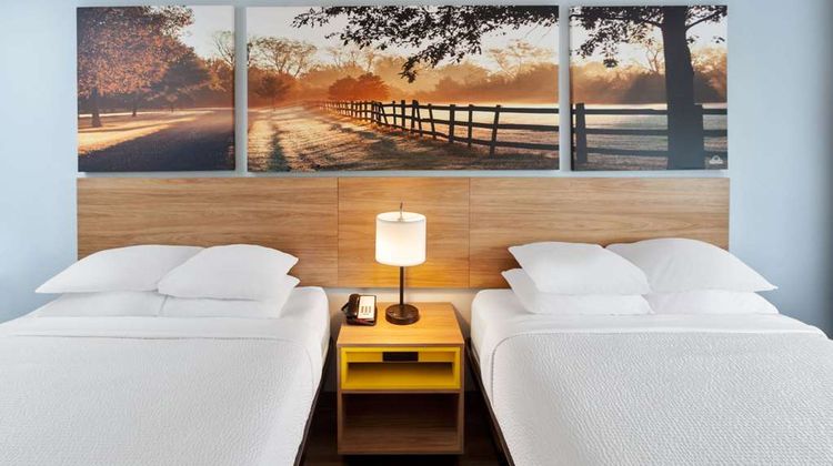Days Inn & Suites Siler City Room