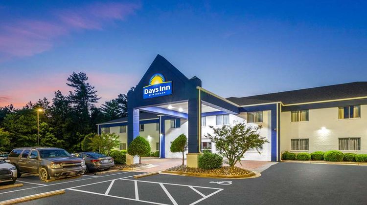 Days Inn & Suites Siler City Exterior