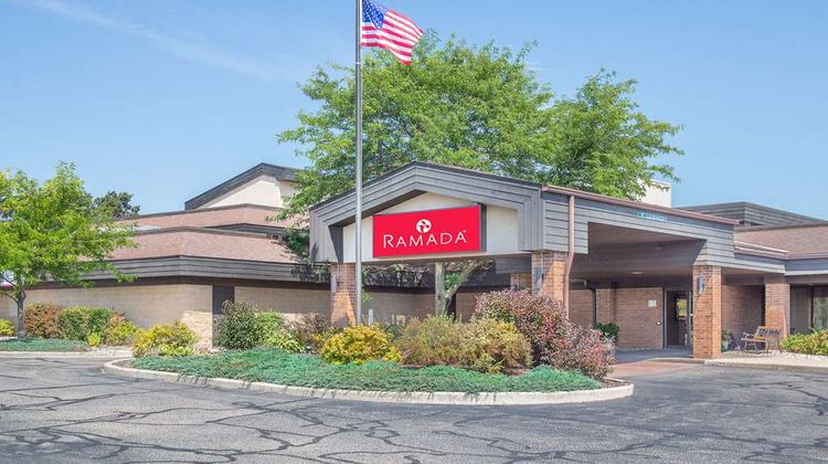 Ramada Waupaca Exterior