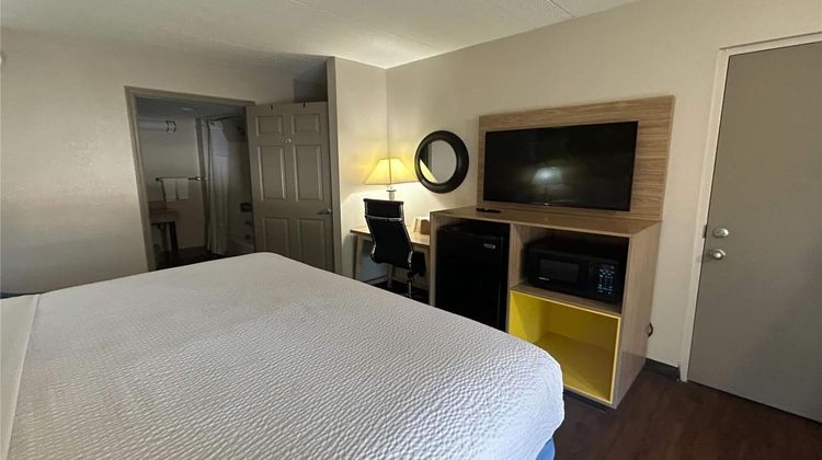 Days Inn Room