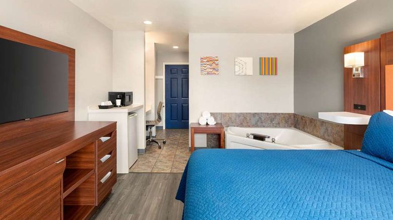 <b>Travelodge Depoe Bay Suite</b>. Images powered by <a href="https://iceportal.shijigroup.com/" title="IcePortal" target="_blank">IcePortal</a>.