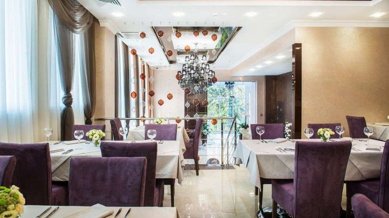 <b>Bonapart Hotel Lobby</b>. Images powered by <a href="https://iceportal.shijigroup.com/" title="IcePortal" target="_blank">IcePortal</a>.