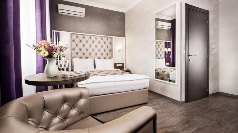 <b>Bonapart Hotel Room</b>. Images powered by <a href="https://iceportal.shijigroup.com/" title="IcePortal" target="_blank">IcePortal</a>.