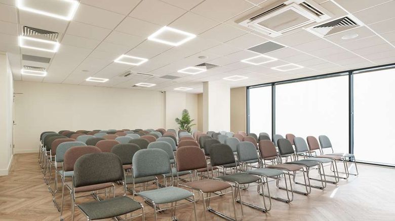 <b>Hampton by Hilton Bournemouth Meeting</b>. Images powered by <a href="https://iceportal.shijigroup.com/" title="IcePortal" target="_blank">IcePortal</a>.