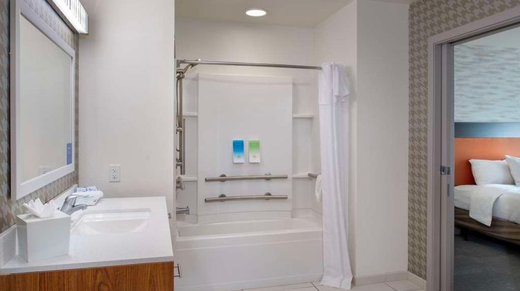 Home2 Suites by Hilton St. Louis Room
