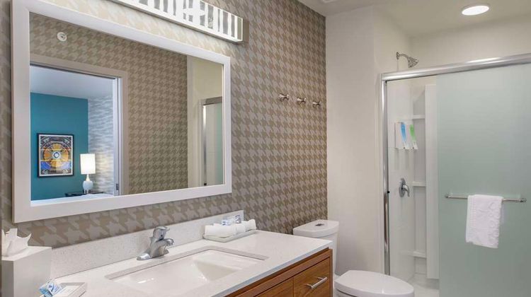 Home2 Suites by Hilton St. Louis Room