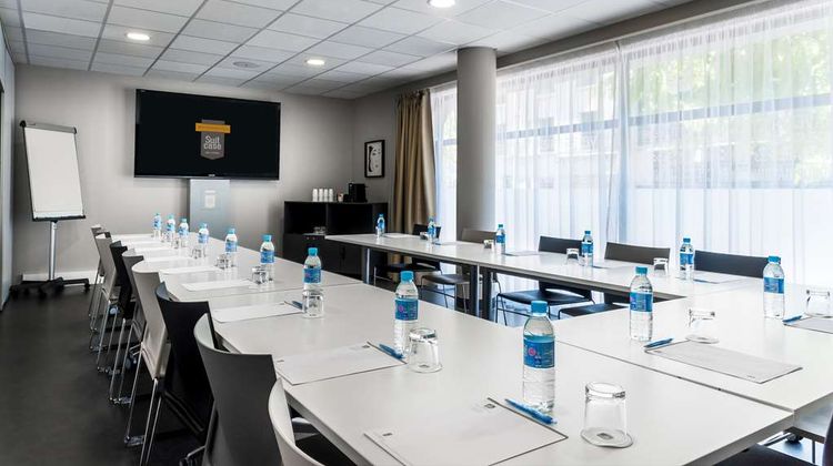 Best Western Plus Suitcase La Defense Meeting