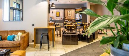 Best Western Plus Suitcase La Defense Lobby