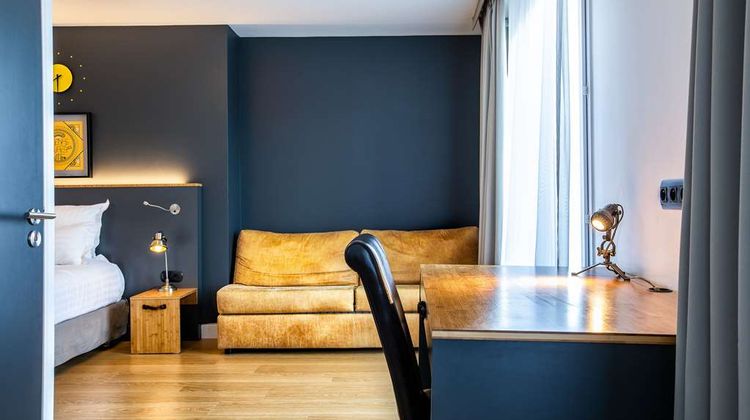 Best Western Plus Suitcase La Defense Suite