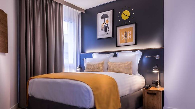 <b>Best Western Plus Suitcase La Defense Room</b>. Images powered by <a href="https://iceportal.shijigroup.com/" title="IcePortal" target="_blank">IcePortal</a>.