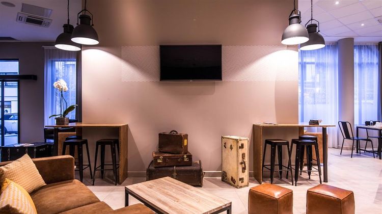 Best Western Plus Suitcase La Defense Lobby