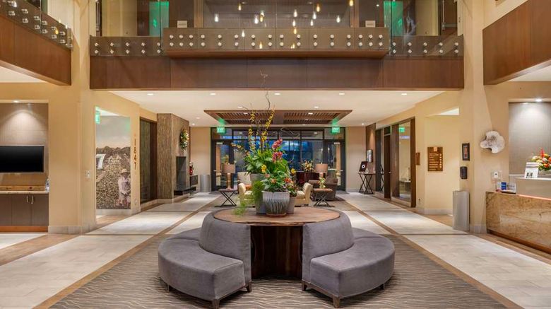 <b>Best Western Premier Boulder Falls Inn Lobby</b>. Images powered by <a href="https://iceportal.shijigroup.com/" title="IcePortal" target="_blank">IcePortal</a>.
