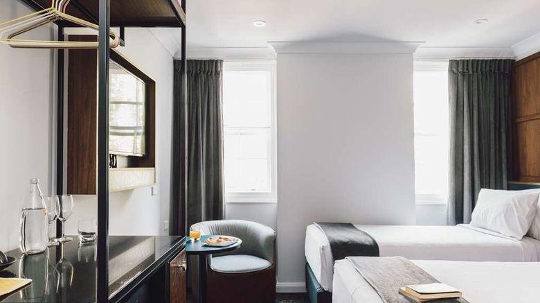 <b>Veriu Central Room</b>. Images powered by <a href="https://iceportal.shijigroup.com/" title="IcePortal" target="_blank">IcePortal</a>.