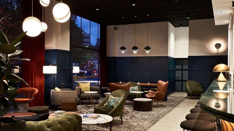<b>Veriu Central Lobby</b>. Images powered by <a href="https://iceportal.shijigroup.com/" title="IcePortal" target="_blank">IcePortal</a>.