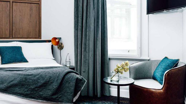 <b>Veriu Central Room</b>. Images powered by <a href="https://iceportal.shijigroup.com/" title="IcePortal" target="_blank">IcePortal</a>.