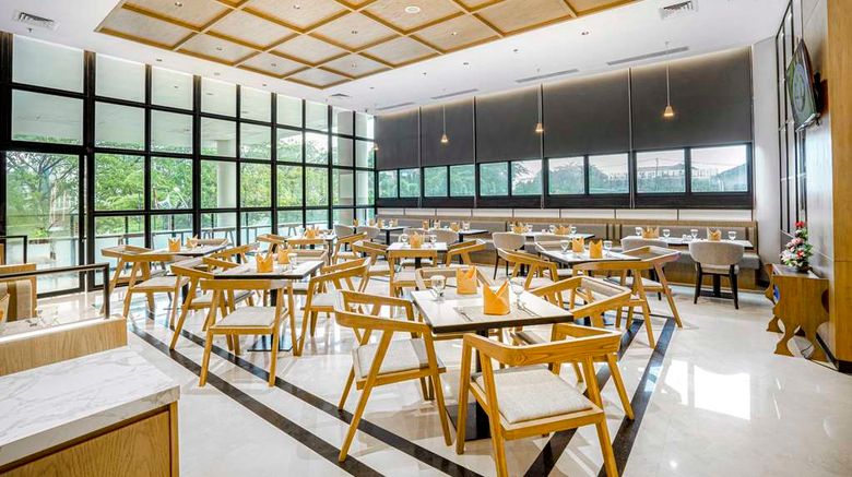 <b>Golden Tulip Pontianak Restaurant</b>. Images powered by <a href="https://iceportal.shijigroup.com/" title="IcePortal" target="_blank">IcePortal</a>.