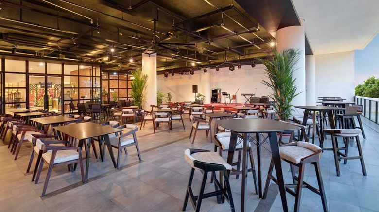 <b>Golden Tulip Pontianak Restaurant</b>. Images powered by <a href="https://iceportal.shijigroup.com/" title="IcePortal" target="_blank">IcePortal</a>.