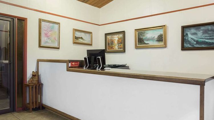 Knights Inn Boardman Lobby