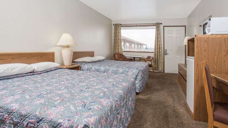 Knights Inn Boardman Room