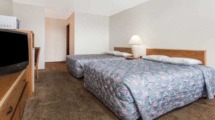 Knights Inn Boardman Room