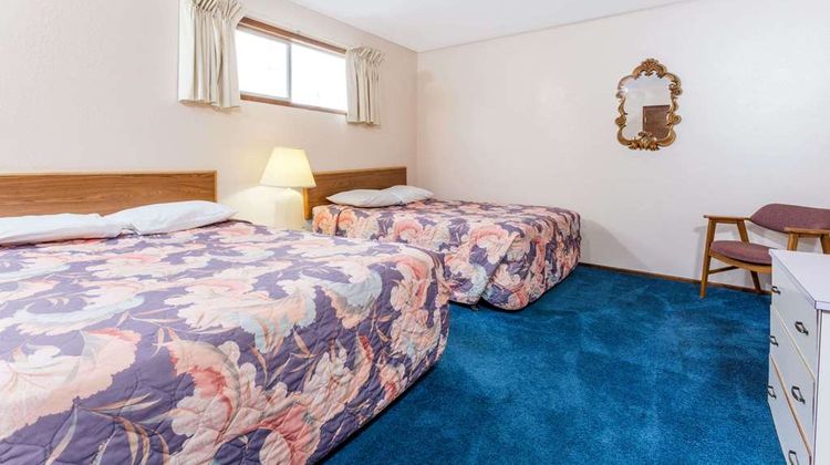 Knights Inn Boardman Suite