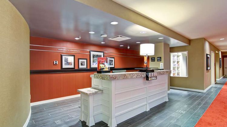 Hampton Inn & Suites Cincinnati-Downtown Lobby