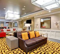 Hampton Inn & Suites Cincinnati-Downtown Lobby