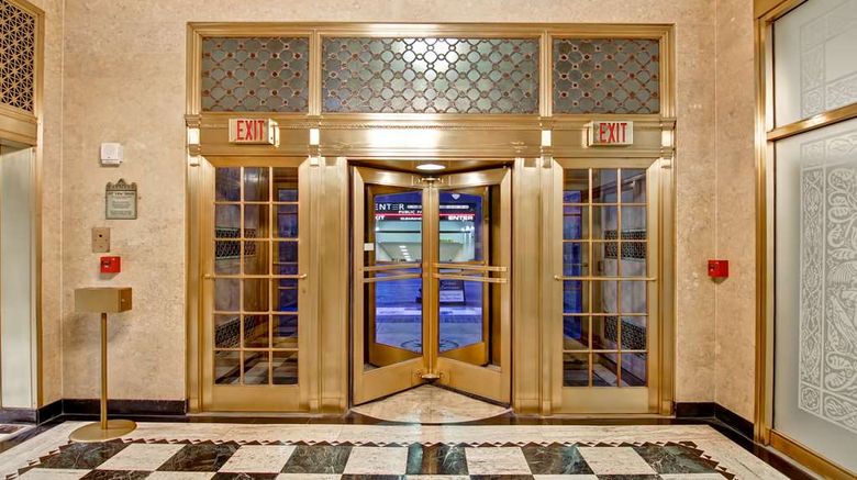<b>Hampton Inn & Suites Cincinnati-Downtown Lobby</b>. Images powered by <a href="https://iceportal.shijigroup.com/" title="IcePortal" target="_blank">IcePortal</a>.