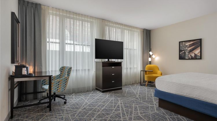 Hampton Inn & Suites Cincinnati-Downtown Room