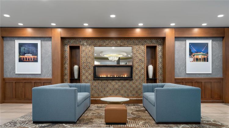 Hampton Inn & Suites Cincinnati-Downtown Lobby
