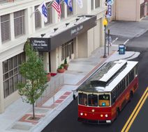 Hampton Inn & Suites Roanoke-Downtown Exterior