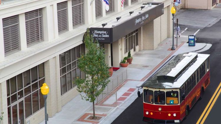 Hampton Inn & Suites Roanoke-Downtown Exterior