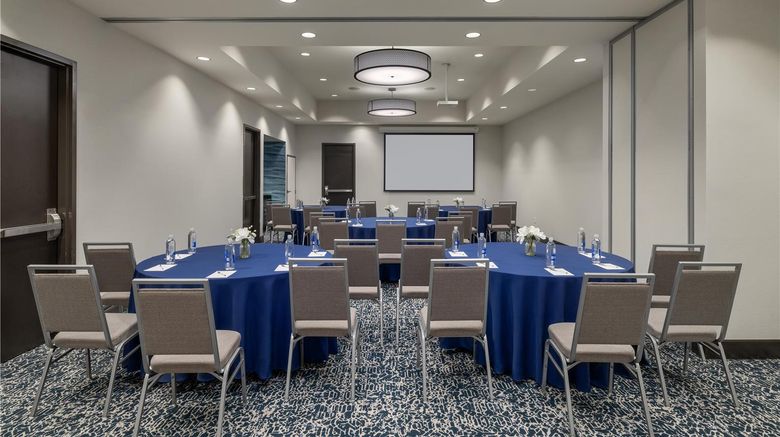 <b>Hampton Inn & Suites Roanoke-Downtown Meeting</b>. Images powered by <a href="https://iceportal.shijigroup.com/" title="IcePortal" target="_blank">IcePortal</a>.