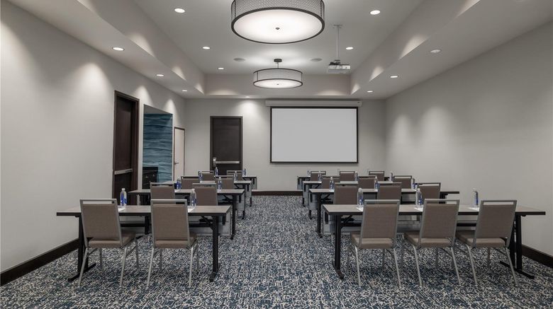 <b>Hampton Inn & Suites Roanoke-Downtown Meeting</b>. Images powered by <a href="https://iceportal.shijigroup.com/" title="IcePortal" target="_blank">IcePortal</a>.