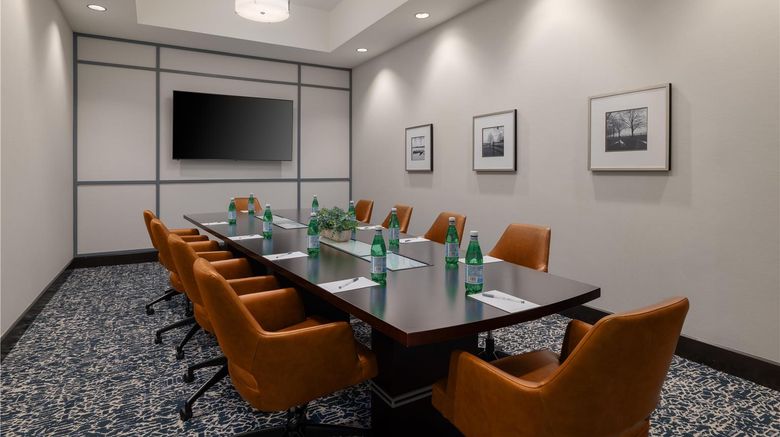 <b>Hampton Inn & Suites Roanoke-Downtown Meeting</b>. Images powered by <a href="https://iceportal.shijigroup.com/" title="IcePortal" target="_blank">IcePortal</a>.