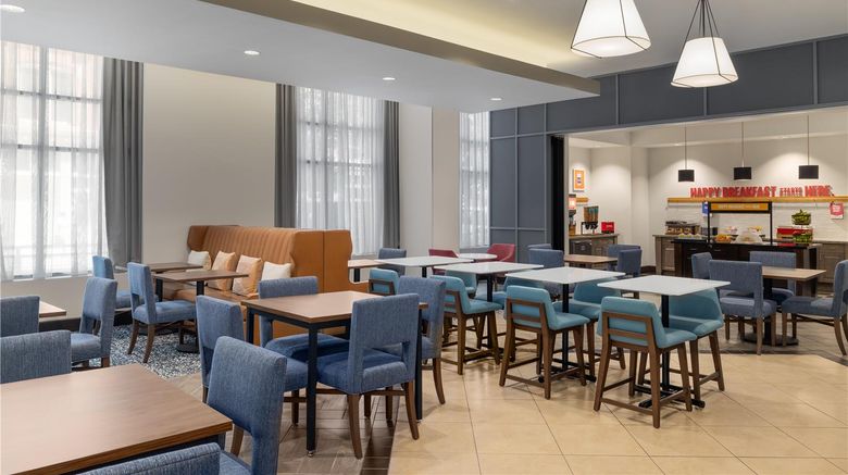 <b>Hampton Inn & Suites Roanoke-Downtown Restaurant</b>. Images powered by <a href="https://iceportal.shijigroup.com/" title="IcePortal" target="_blank">IcePortal</a>.