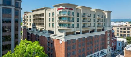 Hampton Inn & Suites Roanoke-Downtown Exterior